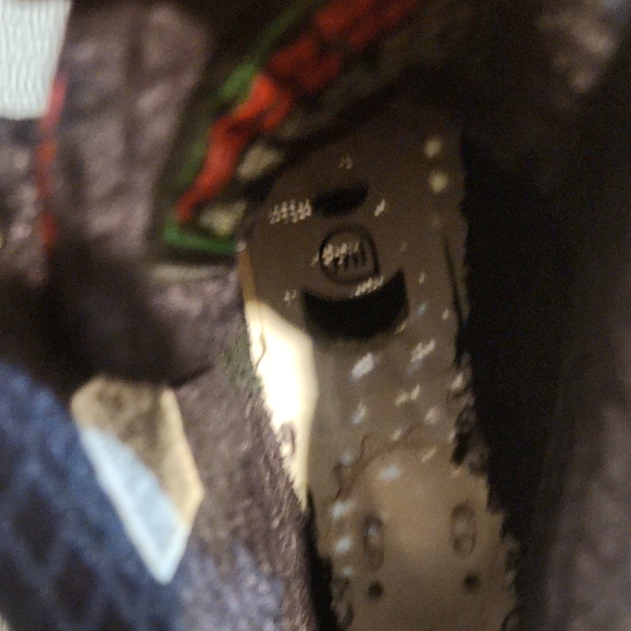 Red and Black D Rose - Picture 3 of 4